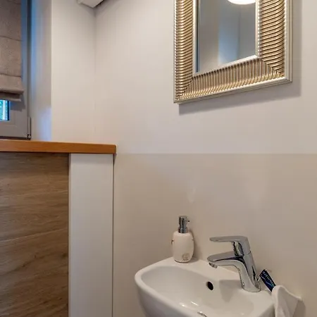 Przystan Mala Rus * أوسترودا